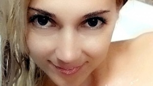 Live Skype sex with LolaKiss LolaKiss amatuer cam girl to skype sex