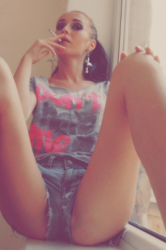 Live Skype sex with SweetFrost SweetFrost amatuer cam girl to skype sex