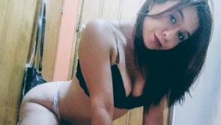 DakotaSnow, Sexy latina here. DakotaSnow skype cam girl
