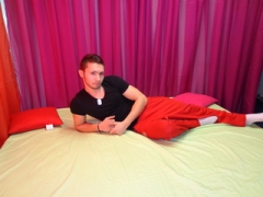 pervert4you, i m a nice guy and i wanna meet you pervert4you skype cam boy